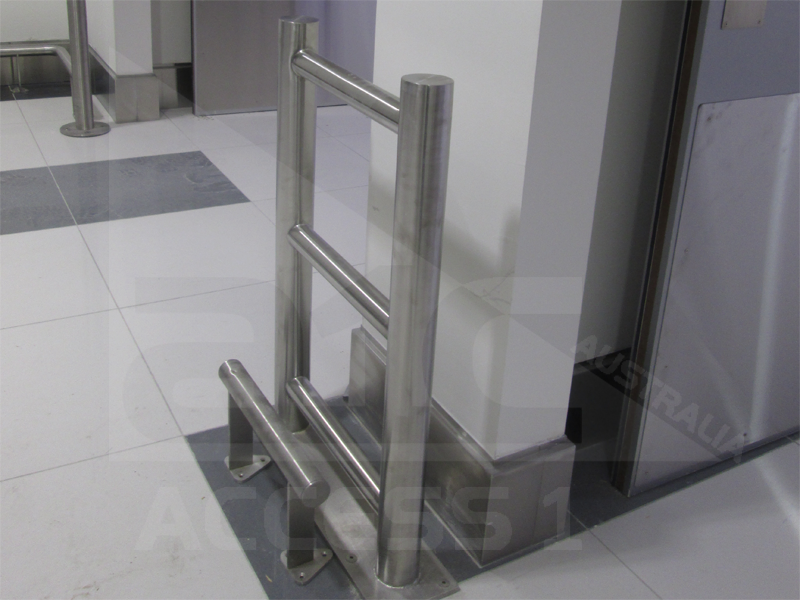 Custom-designed aluminium bump rail